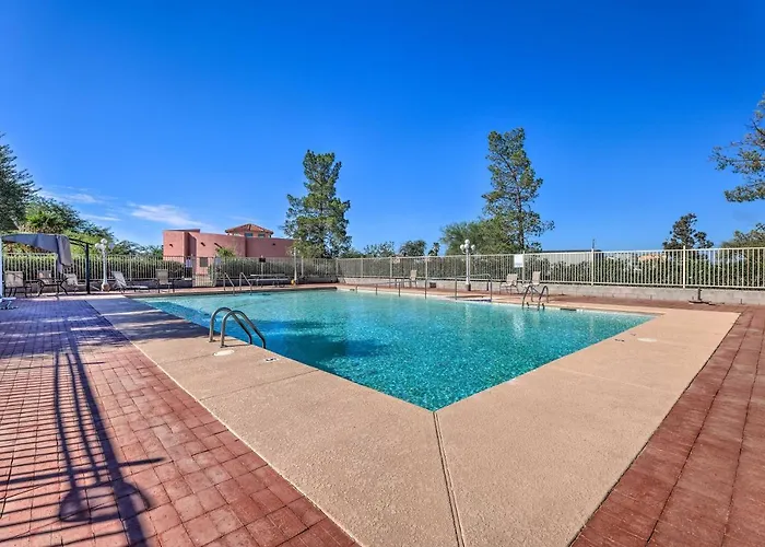 Apartment Retreat W/ Pool Access + A/c! *