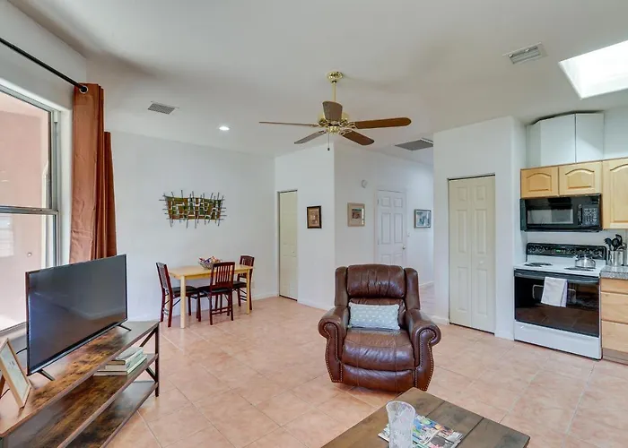 Apartment Retreat W/ Pool Access + A/c! *