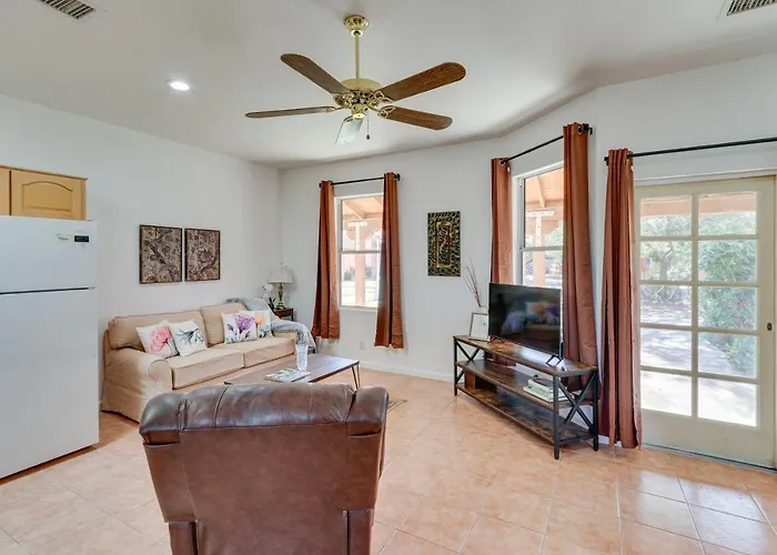 Apartment Retreat W/ Pool Access + A/c! *