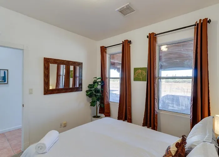 Retreat W/ Pool Access + A/c! * Eloy