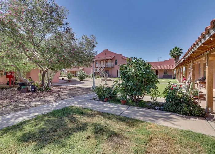 Retreat W/ Pool Access + A/c! Apartment