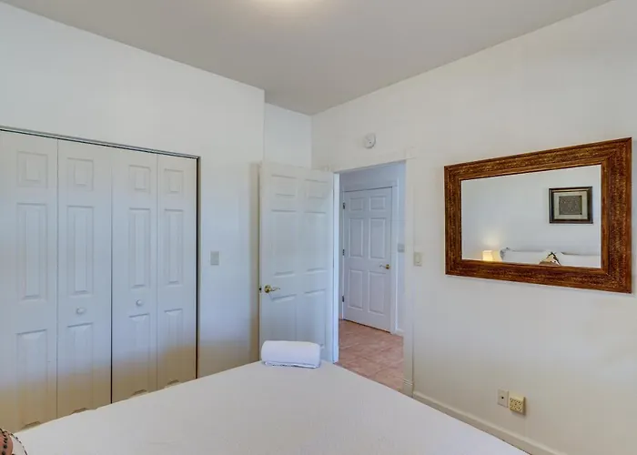 Retreat W/ Pool Access + A/c!