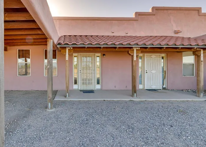 Retreat W/ Pool Access + A/c! Apartment Eloy